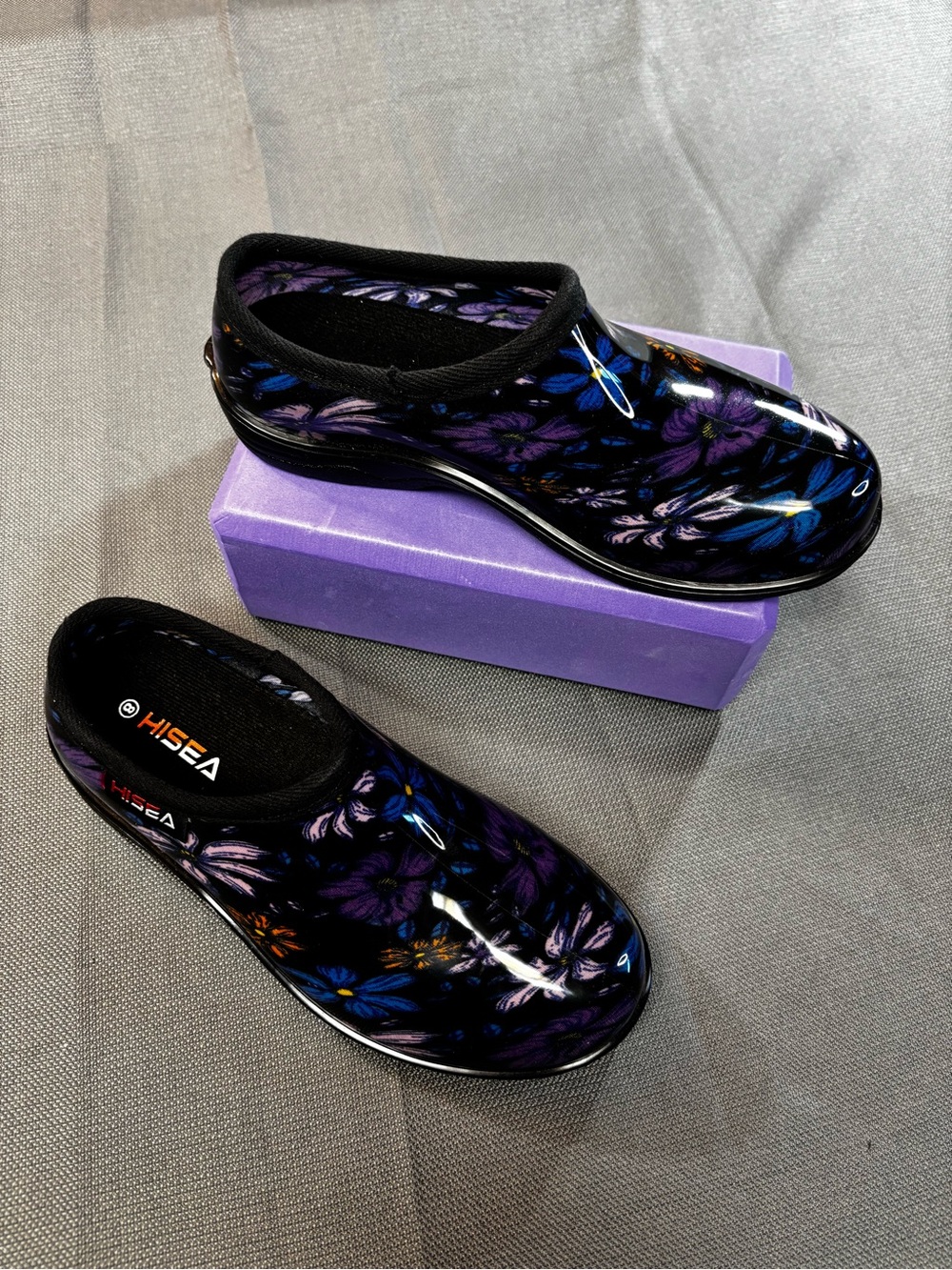 Hisea women’s Black Floral Garden waterproof Slip-On Clogs Floral design size 8